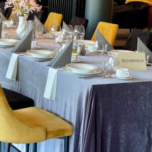 OBRUS WELUROWY PROSTOKĄTNY 140 CM X 220 CM